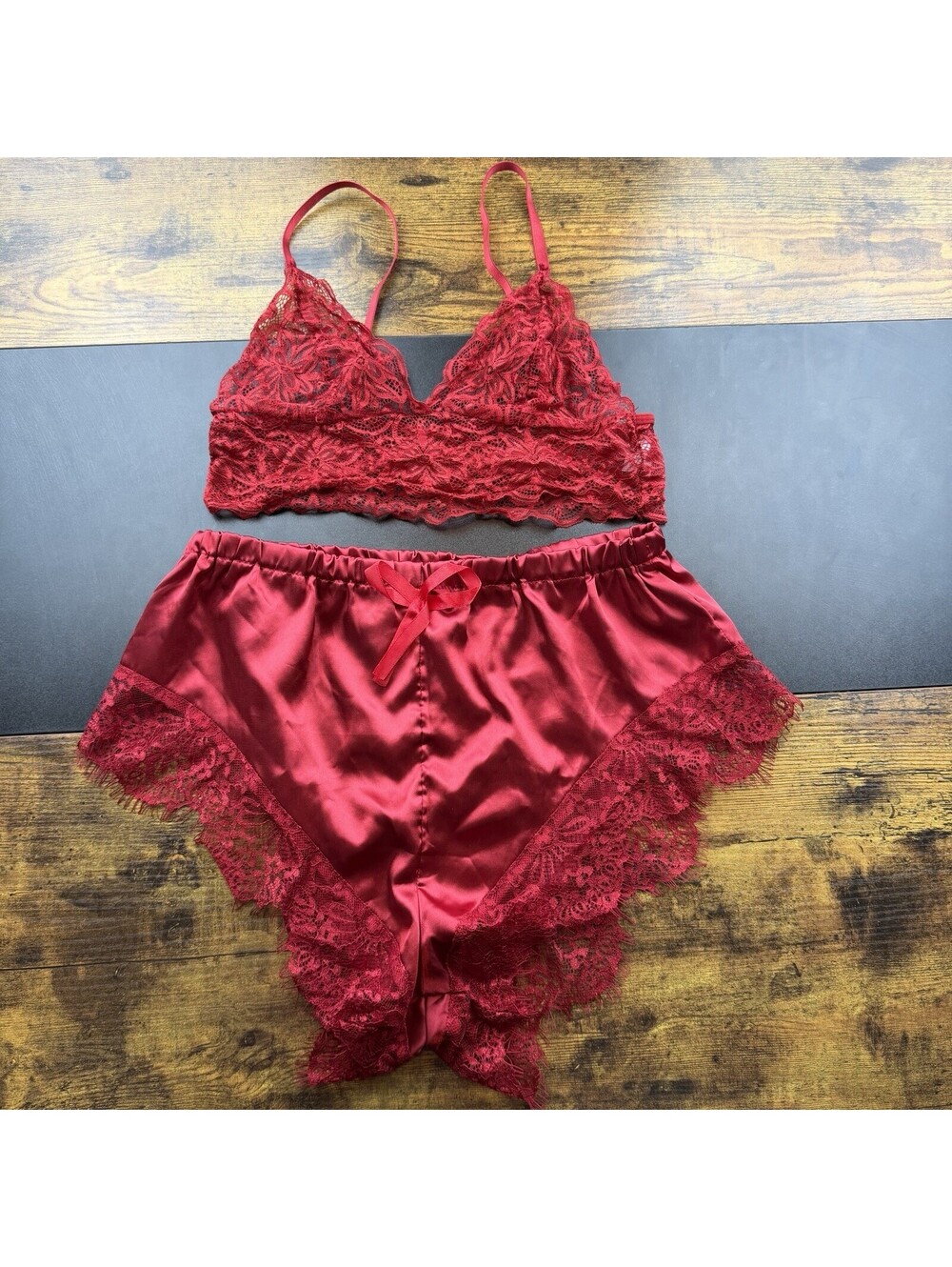Red Lace Pajama Set Women’s Medium Satin Cami Top Shorts Sleepwear Floral